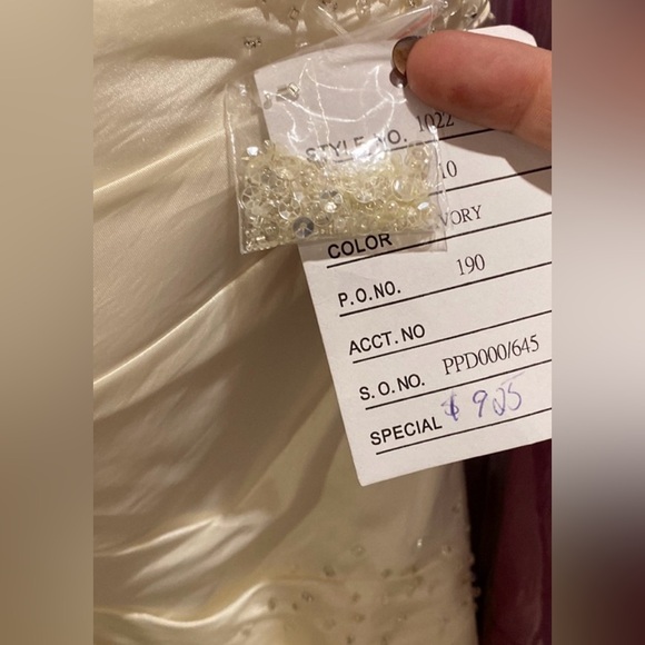 Private label strapless a-line ivory taffeta wedding gown - Picture 5 of 14